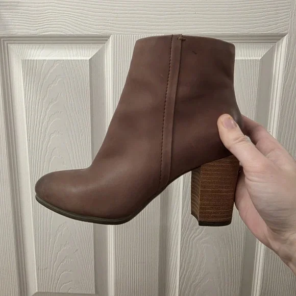 Vionic Brown Leather Block Heel Going Out Comfort Kennedy Ankle Boots Size 7.5 - Picture 6 of 8